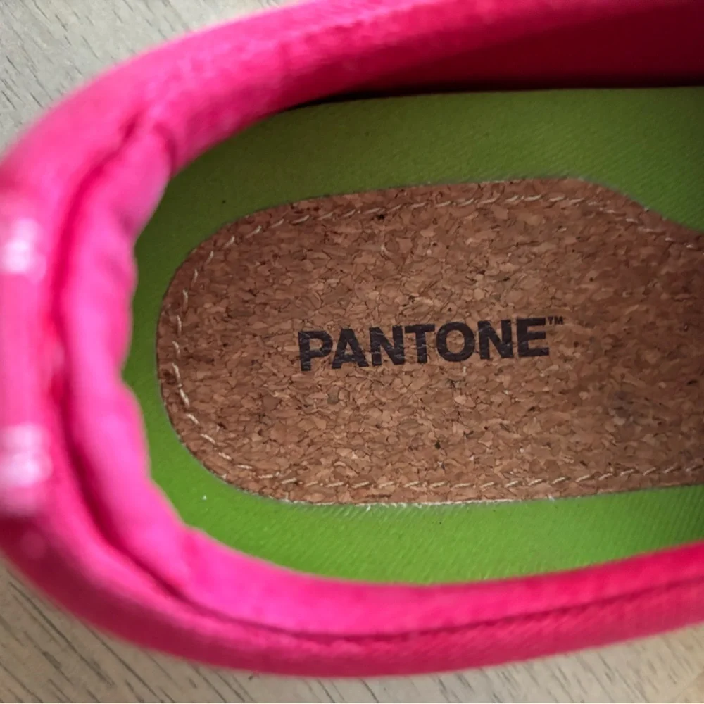 Cariuma Pantone Magenta sneakers size 8 ethically produced - Picture 5 of 9